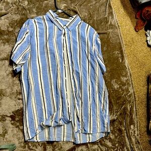 Light weight short sleeve buttoned shirt
